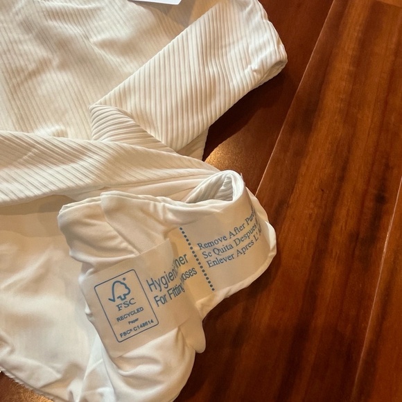 New NWT Andie The Asbury Swimsuit Coco Cream Off White Rib One-Piece Swim Medium - Picture 5 of 5